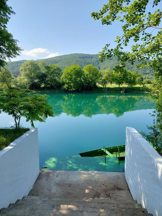 La Reina Una Villa Bihac Exterior photo